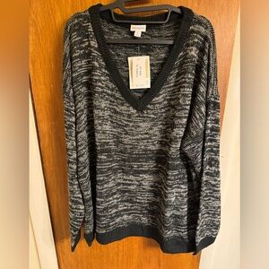 NWT ladies V neck LuLaRoe XL Torrie sweater in black & gray